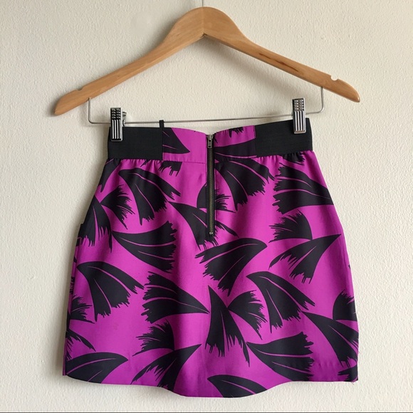[81] GUESS Black & Purple Mini Skirt - Picture 2 of 5